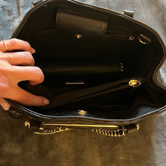 Guess purse with matching wallet. - Picture 10 of 10